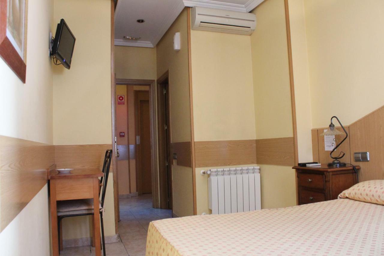 Hostal Maria Ronda Madrid Exterior foto